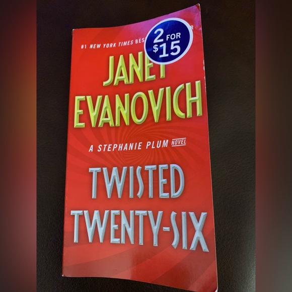 Janet Evanovich Books (3) - Picture 2 of 7
